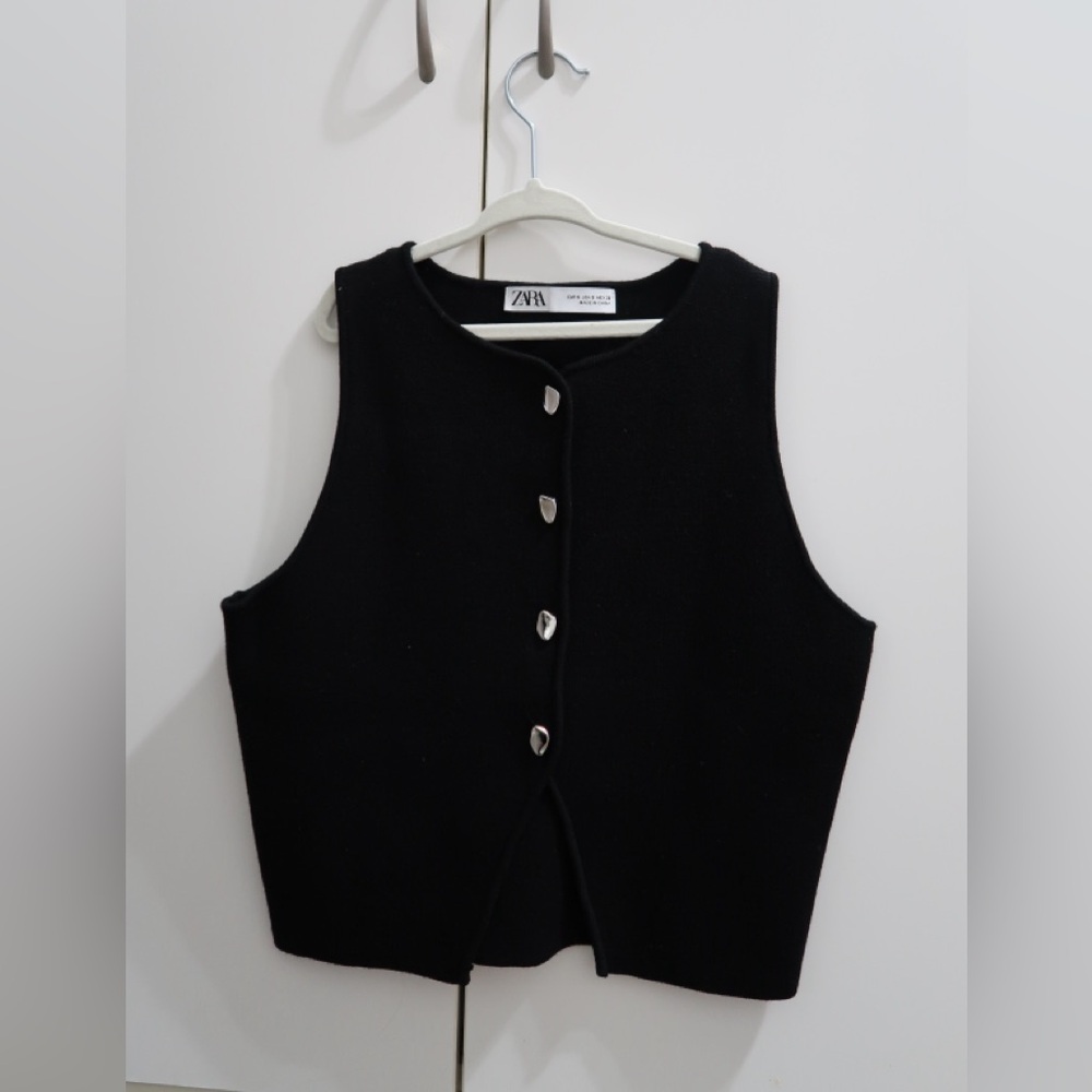 Zara Black Buttoned Sleeveless Top